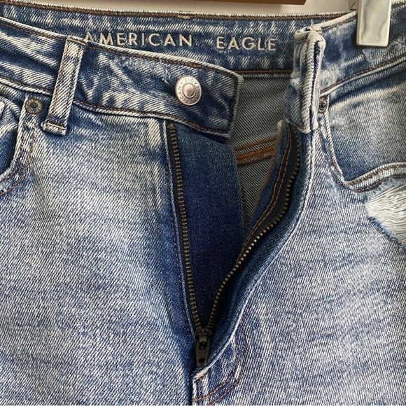 AMERICAN Eagle Stretch Mom Straight Jeans in Light Wash Denim • US 4 - Picture 3 of 14